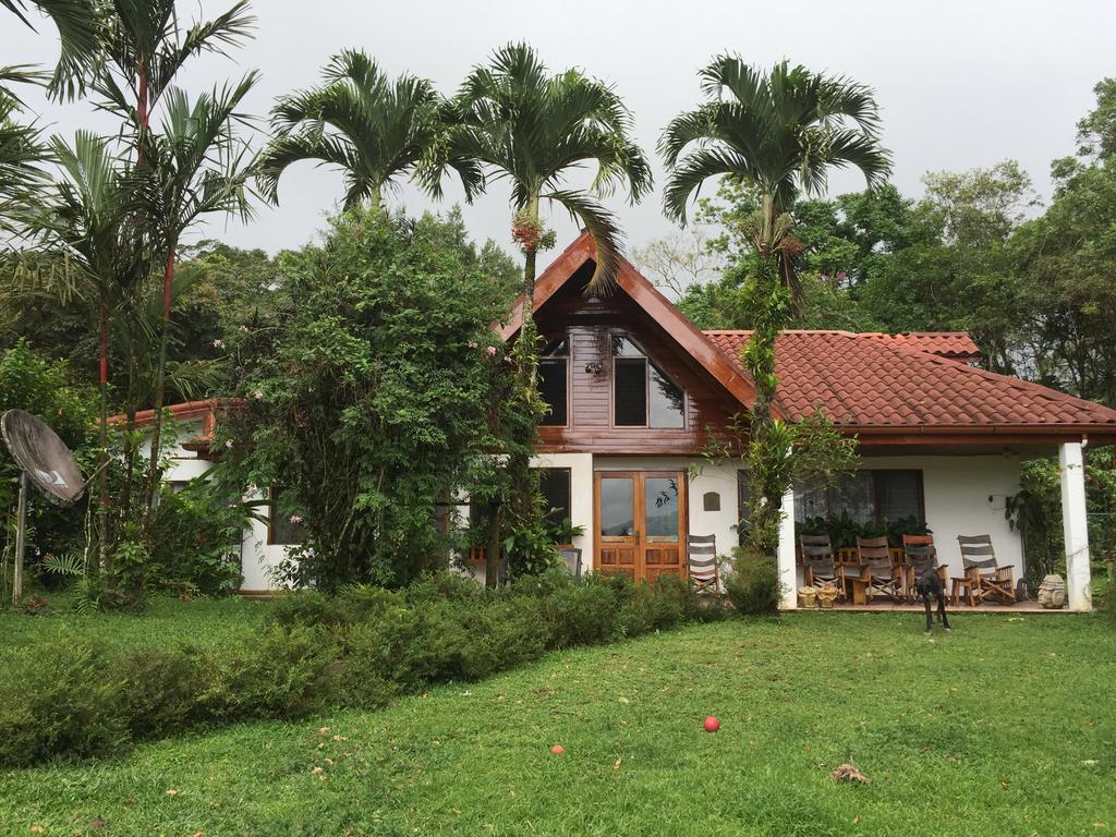Chalet Nicholas Bed & Breakfast Nuevo Arenal Eksteriør billede